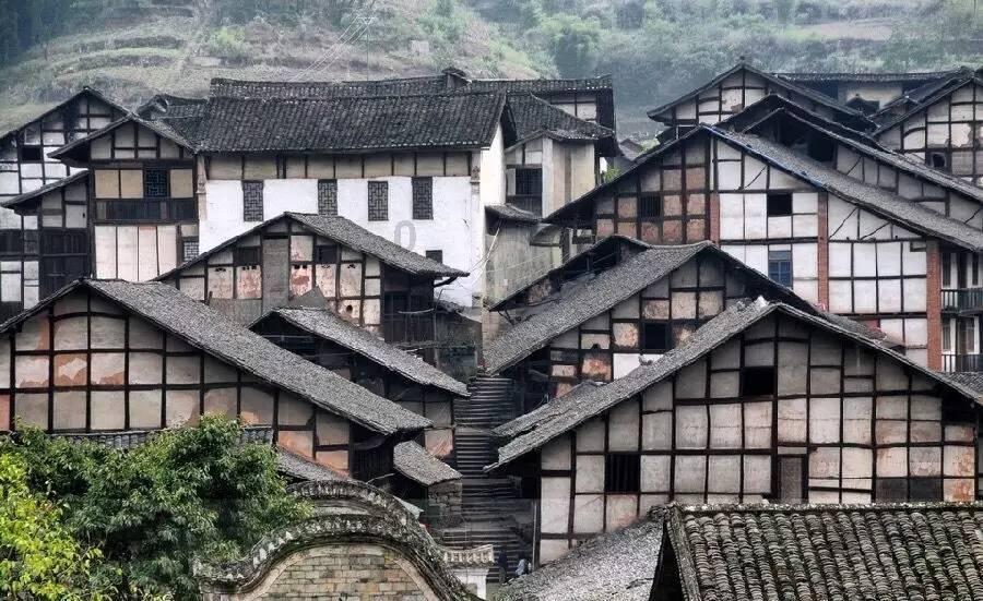 调解后她掩面哭泣：我终于有勇气回老家过年了！